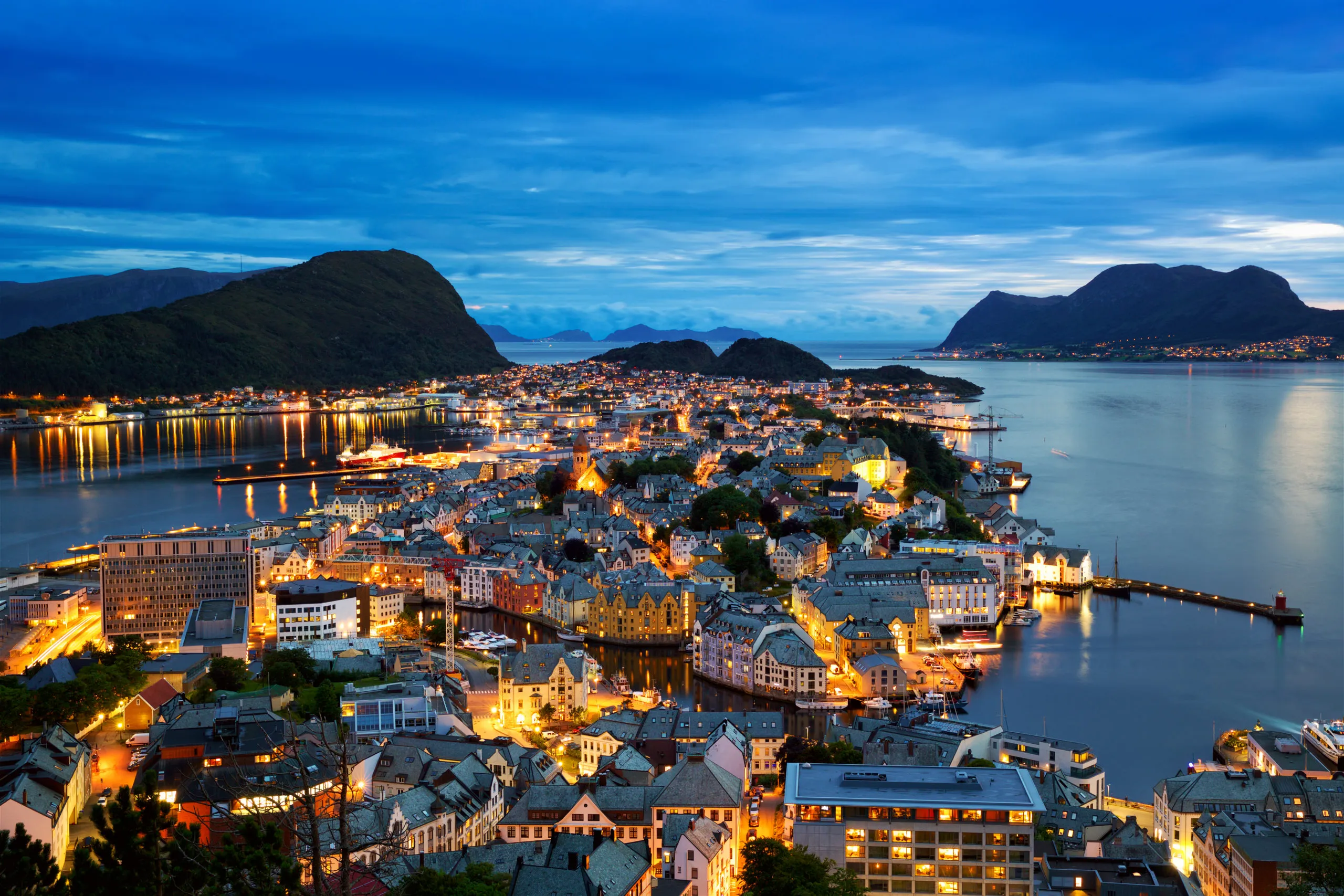 alesund-at-dusk-2025-01-15-16-15-18-utc-scaled