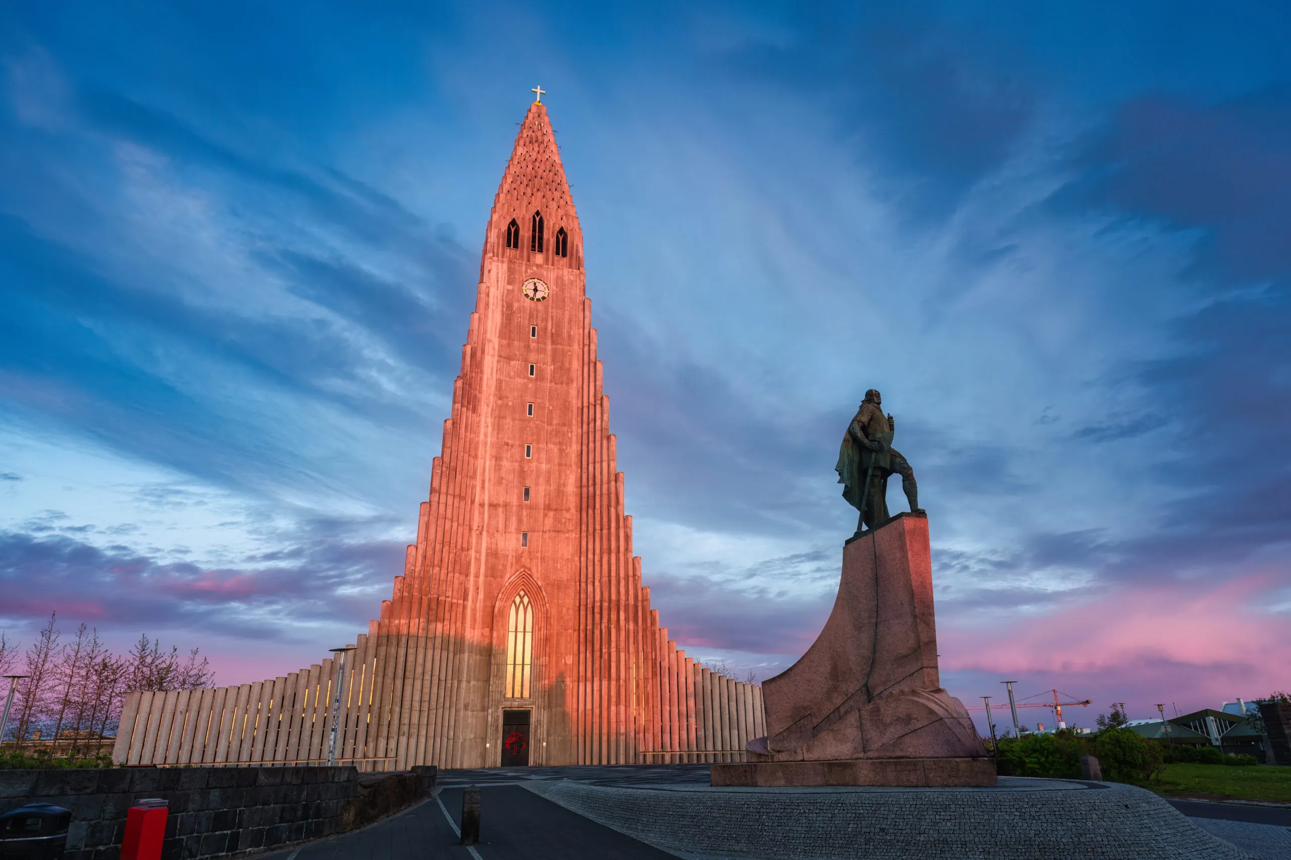 hallgrimskirkja-lutheran-parish-church-with-sunlig-2025-03-26-00-31-49-utc-scaled