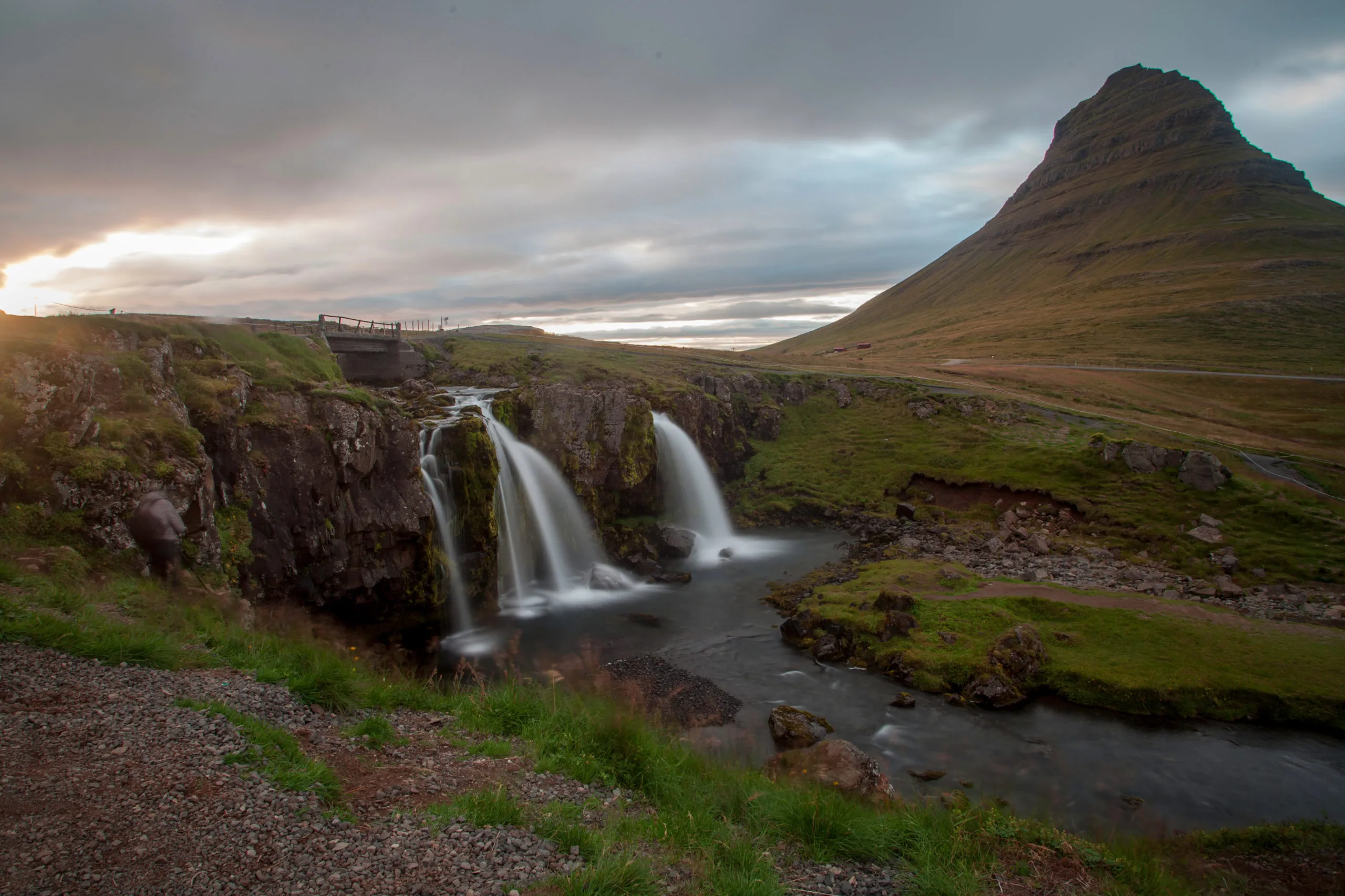 kirkjufellsfoss-and-kirkjufell-in-northern-iceland-2025-10-17-07-05-24-utc-scaled