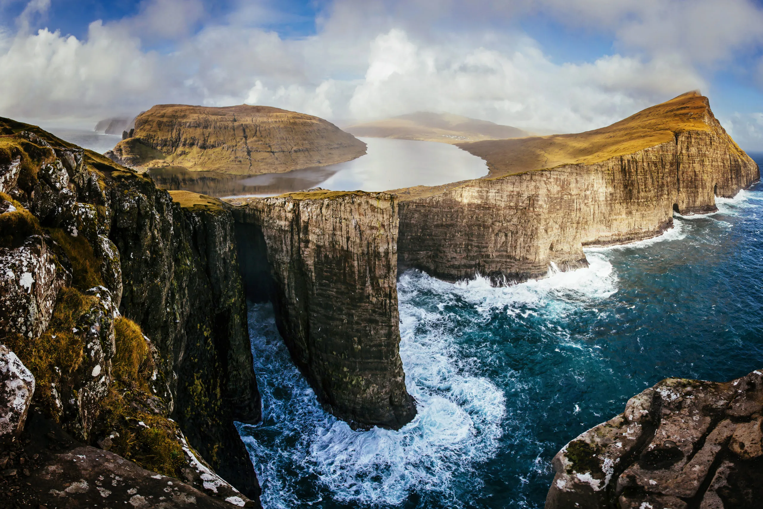 traelanipan-cliff-faroe-islands-2024-11-26-20-16-31-utc-scaled